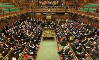 Η Βουλή των Κοινοτήτων ψήφισε το νομοσχέδιο για το Brexit