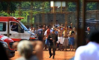 Έριξαν τοίχο και απέδρασαν μαζικά μετά τη μεταξύ τους σφαγή σε φυλακή στη Βραζιλία