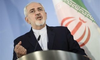 Ο ΥΠΕΞ του Ιράν κάλεσε τον «κόσμο» να υψώσει το ανάστημά του στις ΗΠΑ για τη συμφωνία με τα πυρηνικά