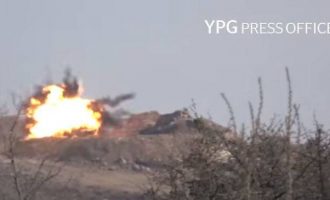 Οι Κούρδοι ανατινάζουν τουρκικό τανκ Μ-60 και οπλισμένο ημιφορτηγό στην Εφρίν (βίντεο)