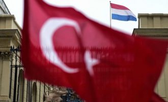 Έξαλλοι οι Τούρκοι: Ζήτησαν και τα ρέστα από Ολλανδό διπλωμάτη για τη γενοκτονία των Αρμενίων