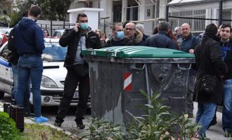 Άνδρας πέταξε το βρέφος στα σκουπίδια στην Πετρούπολη – Σοκάρουν οι λεπτομέρειες