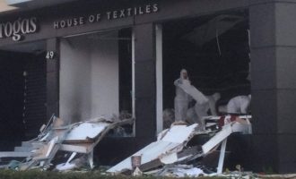 Ισχυρή έκρηξη “ισοπέδωσε” κατάστημα επίπλων στη λεωφόρο Βουλιαγμένης (φωτο+βίντεο)