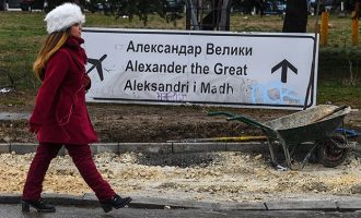 Κατέβηκε πινακίδα που αναγράφει το αεροδρόμιο των Σκοπίων «Μέγας Αλέξανδρος»