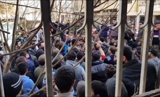 Κάτοικοι της Συρίας διαδήλωσαν με αίτημα να φύγει η Αλ Κάιντα από την πόλη τους