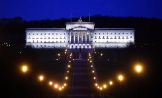 Αισιοδοξία στο Λονδίνο για λύση στο σχηματισμό κυβέρνησης στη Βόρεια Ιρλανδία