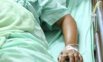 Ασθενής με εγκεφαλικό θώπευε νοσοκόμες μέσα στο νοσοκομείο