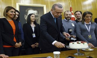 Ο Ερντογάν έγινε 64 ετών και η Τουρκία… το γιορτάζει