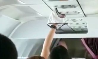 Γυναίκα στέγνωσε εσώρουχο μέσα στο αεροπλάνο (βίντεο)