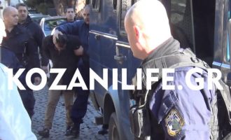 Ένταση στη δίκη του αστυνομικού για τη δολοφονία του οδηγού ταξί (βίντεο)