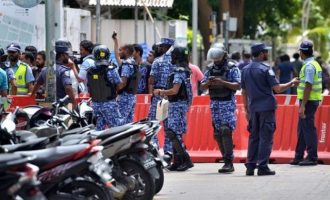 Στο πολιτικό χάος βυθίζονται οι Μαλδίβες