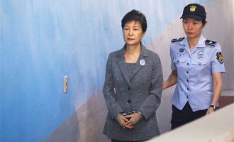 Νότια Κορέα: Την 30ετή φυλάκιση της πρώην Προέδρου ζητούν εισαγγελείς