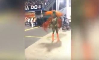 Βραζιλιάνα έχασε το στρινγκ της και συνέχισε να χορεύει στο καρναβάλι του Ρίο (βίντεο)