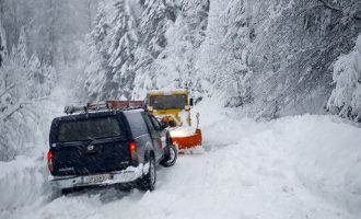 Σαρώνει η “Ιοκάστη”: Πάνω από μισό μέτρο το χιόνι στο νομό Τρικάλων