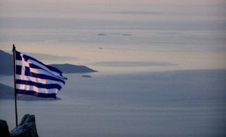 Στα Ίμια πρέπει να γίνει έπαρση της ελληνικής σημαίας και της σημαίας της ΕΕ