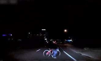 Βίντεο-σοκ: Tο ταξί στην Αριζόνα που οδηγούσε μόνο του δεν “είδε” καθόλου την άτυχη γυναίκα (βίντεο)