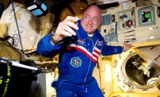 Μετά από ένα χρόνο στο διάστημα ο αστροναύτης Σκοτ Κέλι επέστρεψε με αλλαγμένο το 7% του DNA του