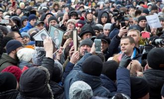 2.000 Ρώσοι διαδήλωσαν κατά Πούτιν για τη πυρκαγιά με τους 64 νεκρούς στο Κεμέροβο