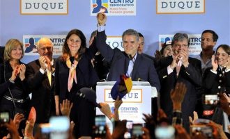 Το Δημοκρατικό Κέντρο πρώτο στις εκλογές στην Κολομβία, αλλά χωρίς πλειοψηφία