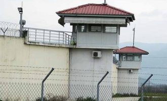 Κρατούμενος μαχαίρωσε αρχιφύλακα των φυλακών Τρικάλων