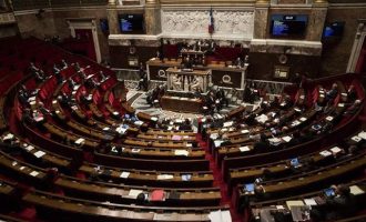 Η Γαλλία ετοιμάζεται να μειώσει τους βουλευτές και γερουσιαστές κατά 30%