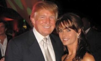 Πρώην «κουνελάκι» του Playboy υποστηρίζει ότι είχε ερωτική σχέση με τον Τραμπ