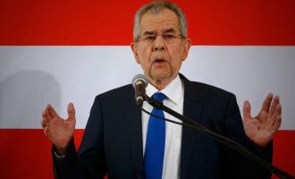 “Μπαρούτι” ο πρόεδρος της Αυστρίας με τις κρατικές εφόδους στις μυστικές υπηρεσίες