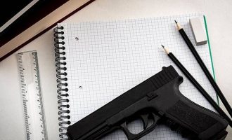 Καθηγητής σε σχολείο των ΗΠΑ πυροβόλησε μέσα στην τάξη – Τραυματίστηκε μαθητής