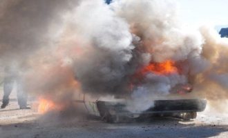 Στις φλόγες τυλίχθηκε αυτοκίνητο εν κινήσει στην εθνική οδό