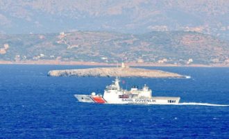 Νέα πρόκληση: Προσπάθησαν να εμβολίσουν σκάφος του Λιμεναρχείου Χίου