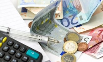 Επιστροφή φόρου εισοδήματος και ΦΠΑ έως 10.000 ευρώ με διαδικασίες εξπρές