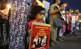 Θανατική ποινή στους βιαστές παιδιών εξετάζει η ινδική κυβέρνηση