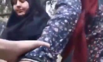 Μουσουλμάνες εξευτελίζουν και δέρνουν νεαρή Ιρανή γιατί ήταν “χαλαρή” η μαντίλα της (βίντεο)