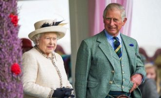 Η Βασίλισσα Ελισάβετ χρίζει διάδοχο και επικεφαλής της Κοινοπολιτείας το γιο της Κάρολο