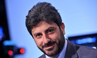 O Ρομπέρτο Φίκο παίρνει εντολή για τον σχηματισμό κυβέρνησης στην Ιταλία