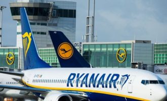 Η Ryanair ανακοίνωσε μείωση εσωτερικών πτήσεων στην Ελλάδα
