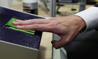 Ταυτότητες με ψηφιακό δακτυλικό αποτύπωμα σχεδιάζει η Κομισιόν