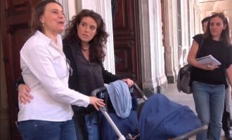 Το ληξιαρχείο του Τορίνο έγραψε παιδί με γονείς δύο ομοφυλόφιλες γυναίκες