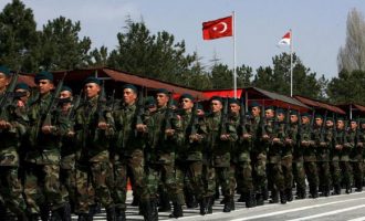 Νέο πογκρόμ Ερντογάν: Διώχνει 3.000 μέλη των ενόπλων δυνάμεων ως “γκιουλενιστές”