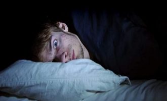 Tι μπορεί να συμβεί σε όσους μένουν ξύπνιοι έως αργά τη νύχτα