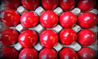 Γιατί βάφουμε κόκκινα αβγά τη Μεγάλη Πέμπτη