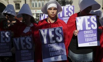Ιρλανδία: Το 66,4% ψήφισε υπέρ της νομιμοποίησης των αμβλώσεων