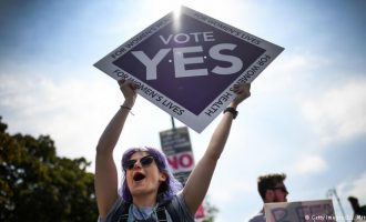Ιστορικό δημοψήφισμα στην Ιρλανδία: Ηχηρό «ναι» στις αμβλώσεις