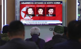 Η Βόρεια Κορέα απελευθέρωσε τρεις Αμερικανούς – Τους φέρνει πίσω ο Πομπέο