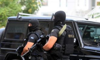 Με 14 συλλήψεις “τίναξε” η Αντιτρομοκρατική το “επαναστατικό ταμείο”