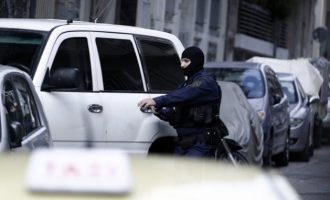 Τρομοδέμα σε Παπαδήμο: Πώς η Αντιτρομοκρατική συνέλαβε 14 άτομα – Χτύπημα στο “επαναστατικό ταμείο”