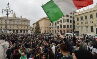 Πολιτική κρίση στην Ιταλία – Τα «Πέντε Αστέρια» κατεβάζουν τον λαό στους δρόμους