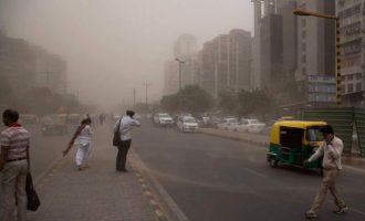 Θρήνος στην Ινδία: 150 νεκροί από αμμοθύελλες και καταιγίδες