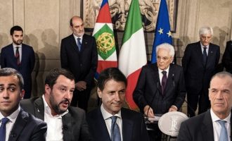 Το χάος στην Ιταλία «βουλιάζει» τις διεθνείς αγορές – Ελεύθερη πτώση για το ευρώ