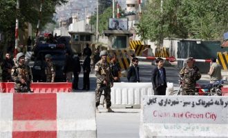 Τρεις ισχυρές εκρήξεις και ανταλλαγή πυρών στην Καμπούλ